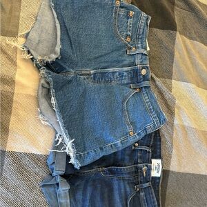 Woman’s 26 Levi Short LOT